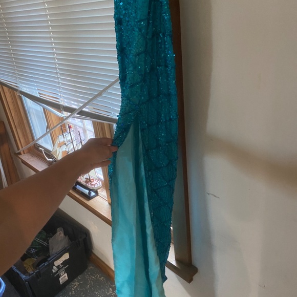 Gown - Picture 2 of 5